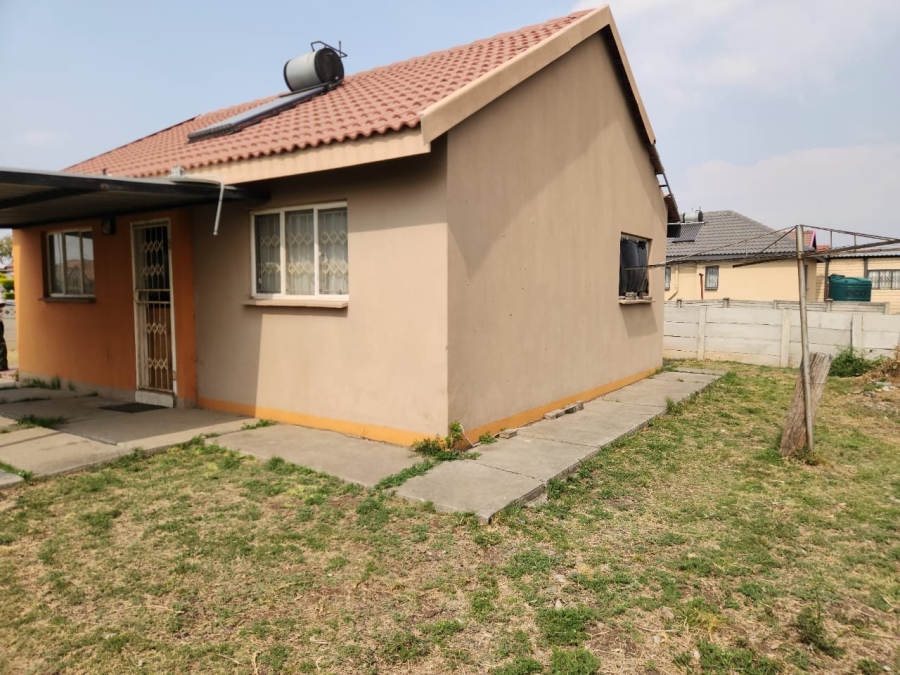 2 Bedroom Property for Sale in Freedom Park North West